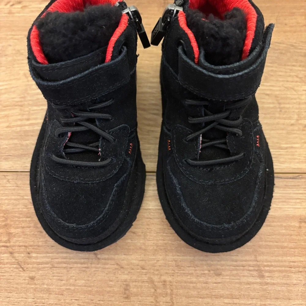 UGG Highland Hi Heritage Sneakers Black/Red Kids Size 6 Suede Elastic‎ Laces